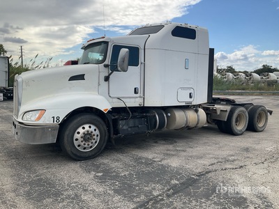 2013 Kenworth T660 6x4 Cabina con cuccetta per trattore stradale