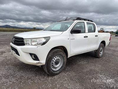 2018 Toyota Hilux 4x4 Crew Cab Camioneta / Pickup