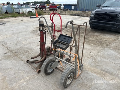 Quantity of (4) Shop Carts