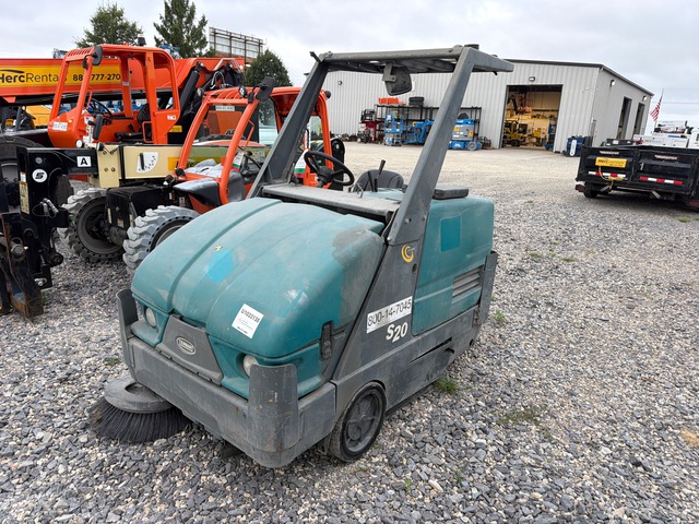 2017 Tennant S20 Ride-On Floor Sweeper