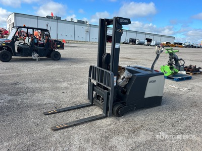 2022 Crown SHC5540-30 3000 lb Electric Stacker