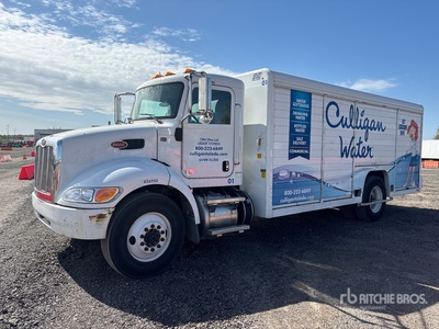 2019 Peterbilt 330 4x2 8 Bay Camion à boissons