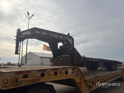 2012 PJ 30 ft T/A Gooseneck Equipment Trailer
