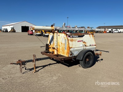 2011 Terex AL5000 8 kW Torre faro (Inoperable)