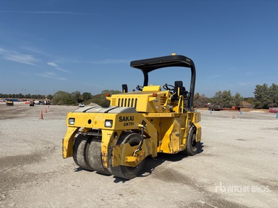 Sakai GW751 7 Wheel Pneumatic Roller