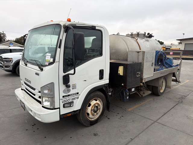2018 Isuzu 4x2 Portable Restroom Service Truck