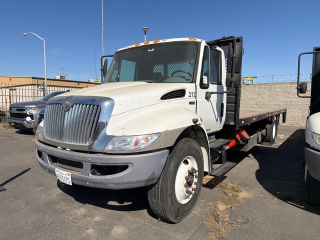 2015 International 4300SBA 4x2 Flatbed Truck
