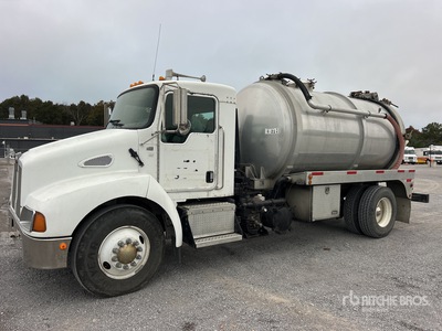 2004 Kenworth T300 4x2 Autocarro aspiratore