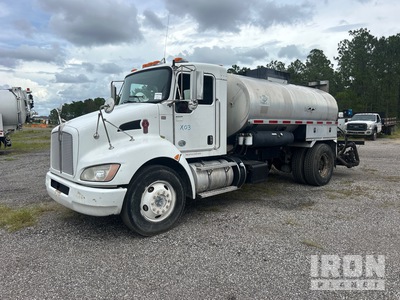 Etnyre 2000 gal on 2017 Kenworth T370 4x2 Asphalt Distributor Truck