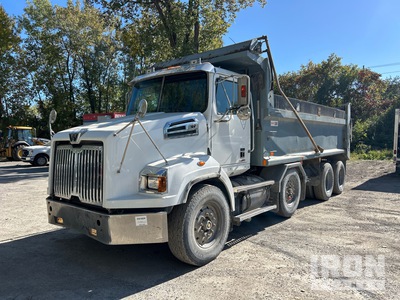 2014 Western Star 4700SB 8x4 Twin-Steer T/A Dump Truck