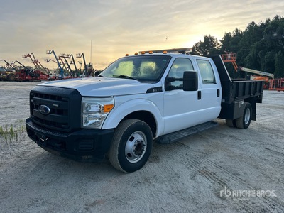 2015 Ford F-350 4x2 Crew Cab Camion à Plateau