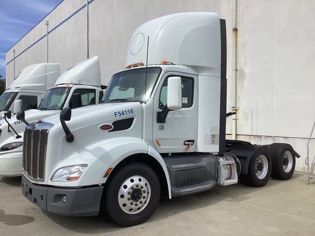2018 Peterbilt 579 6x4 T/A Day Cab Truck Tractor 2018 Peterbilt 579 6x4 T/A Day Cab Truck Tractor