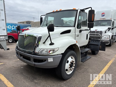 2003 International 4400 4x2 Day Cab Truck Tractor