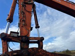 Hydraulics with Thumb Cylinder