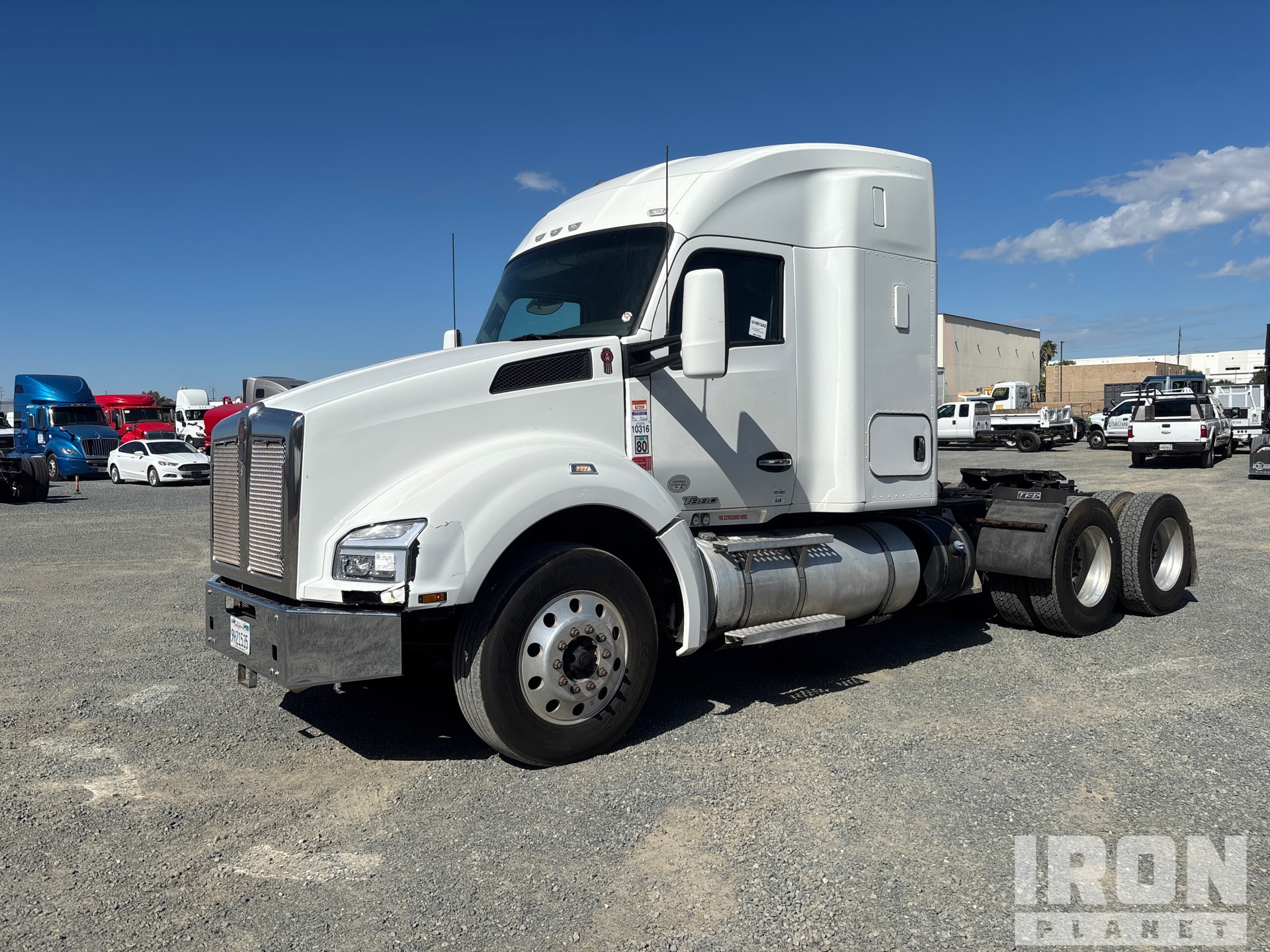 2015 Kenworth T880 6x4 T/A Sleeper Truck Tractor