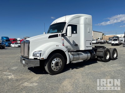 2015 Kenworth T880 6x4 T/A Sleeper Truck Tractor