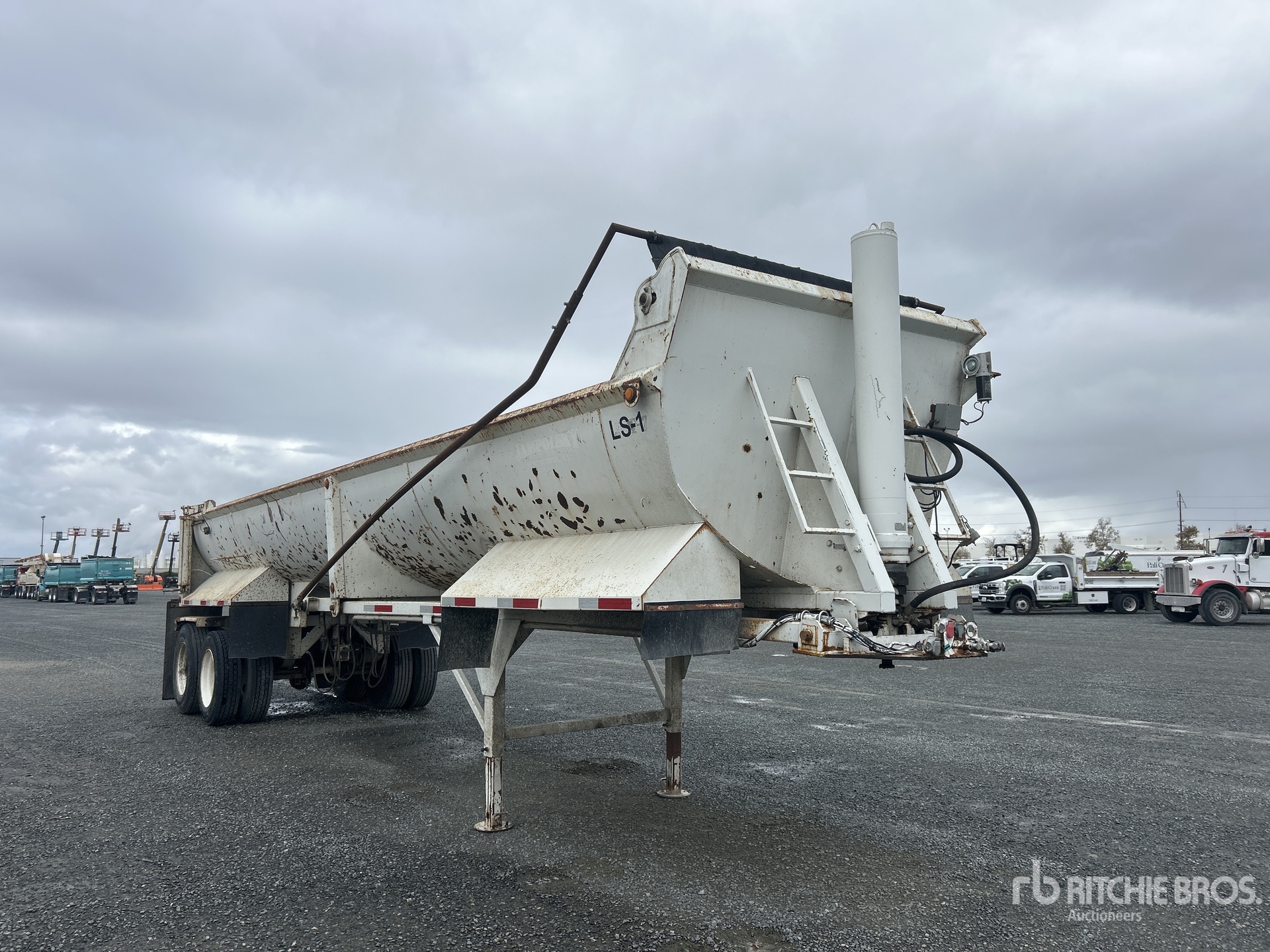 1998 Spcns 33 Ft End Dump Trailer