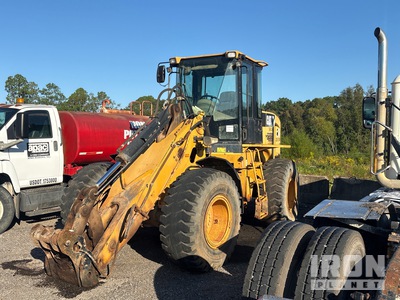 2010 Cat 930H Pala gommata
