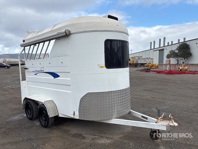 1999 Cruise 3.3 m T/A Horse Trailer