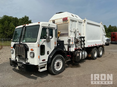 2019 Peterbilt 520 6x4 Waste Collection Truck
