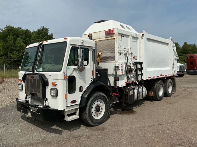 2019 Peterbilt 520 6x4 Waste Collection Truck