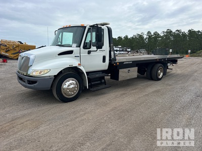2009 International 4300 4x2 Autocarro con pianale rollback