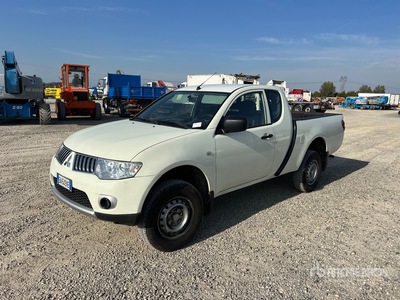 2013 Mitsubishi L200 Extended Cab Pickup