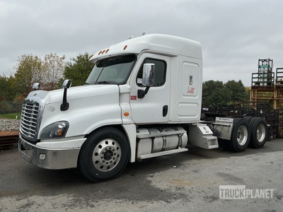 2016 Freightliner Cascadia 6x4 トラックトラクター(T/A) (Inoperable)