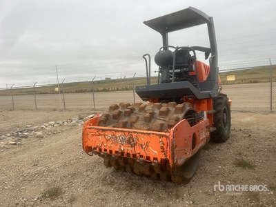 2013 Hamm 2420 Compacteur à tambour lisse