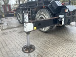 Chassis with Outrigger Cylinders