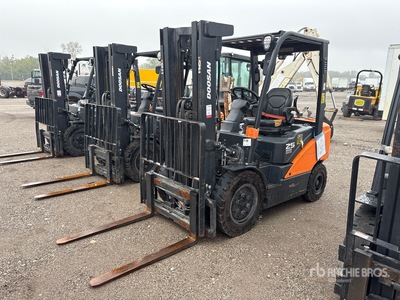 Doosan 4600 lb Pneumatic Tire Wózek widłowy