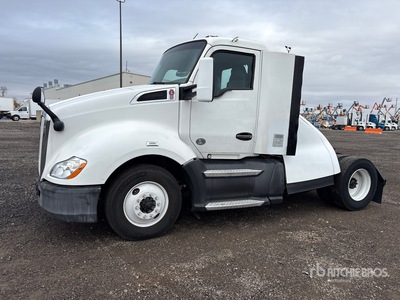 2016 Kenworth T680 4x2 Ciągnik siodłowy z kabiną dzienną S/A