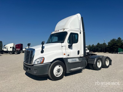 2015 Freightliner Cascadia 125 6x4 T/A Day Cab Truck Tractor