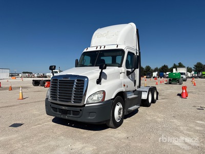 2015 Freightliner Cascadia 125 6x4 Ciągnik siodłowy T/A z kabiną dzienną