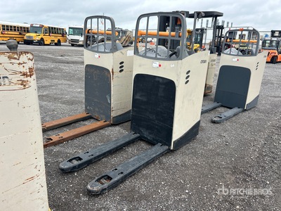 2018 Crown RT4020-45 4409 lb Electric Pallet Jack