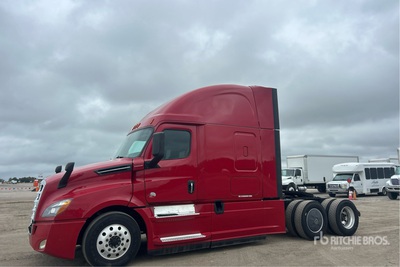 2020 Freightliner Cascadia 126 6x4 T/A Sleeper Truck Tractor