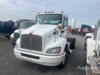 2015 Kenworth T370 4x2 Ciągnik siodłowy z kabiną dzienną S/A (Inoperable)
