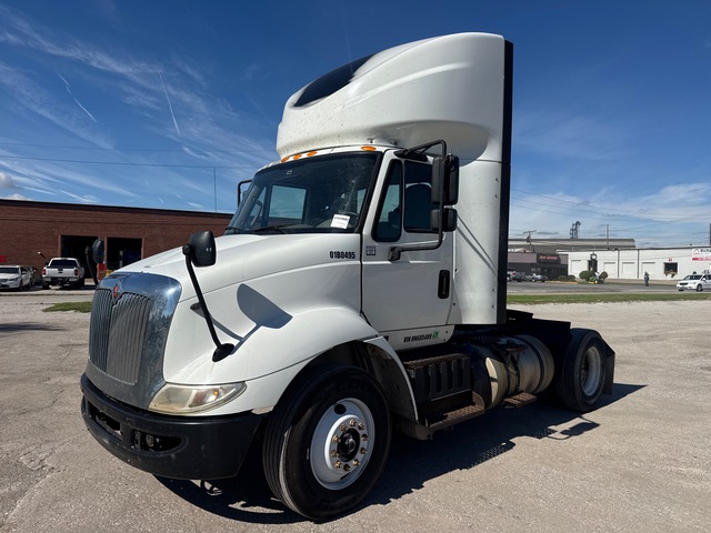 2017 International 8600 4x2 S/A Day Cab Truck Tractor