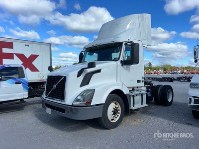 2017 Volvo VNL42T 4x2 Ciągnik siodłowy z kabiną dzienną S/A (Inoperable)