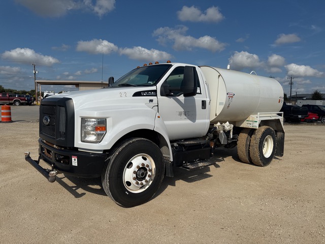 2018 Ford F-750 XL 2000 gal 4x2 Water Truck