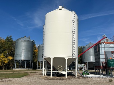 2015 Meridian GrainMax GM4000 +/- 4000 bu Smooth Wall Hopper Trémie à grains