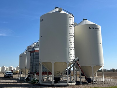 2015 Meridian GrainMax GM4000 +/- 4000 bu Smooth Wall Hopper Trémie à grains