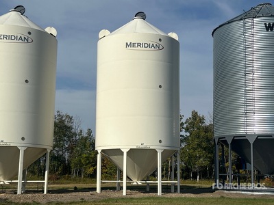 2013 Meridian GrainMax GM4000 +/- 4000 bu Smooth Wall Hopper Pojemnik na ziarno