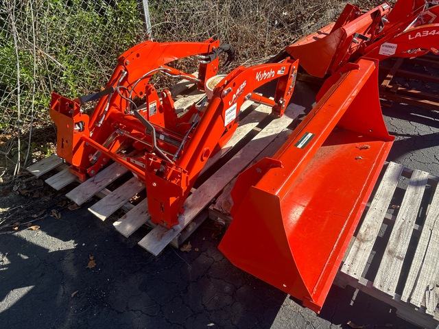 Kubota LA435 Front Loader Attachment