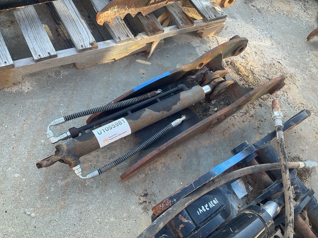 11 in Hydraulic Excavator Thumb - Fits Yanmar VIO 27 /35 11 in Hydraulic Excavator Thumb - Fits Yanmar VIO 27 /35