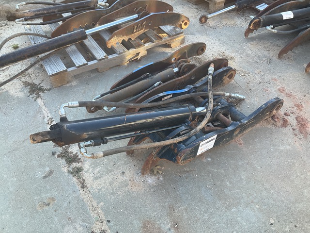 18 in Hydraulic Excavator Thumb - Fits Sany 135 18 in Hydraulic Excavator Thumb - Fits Sany 135