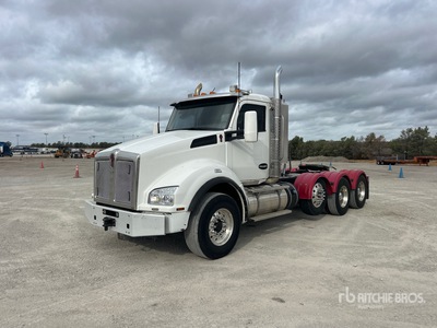 2015 Kenworth T880 8x4 Heavy Haul Tri/A Day Cab Truck Tractor