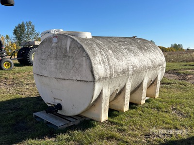Enduraplas 2500 gal Poly Water Tank