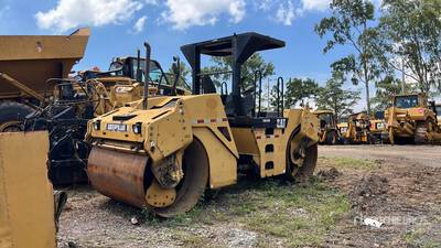 2011 Cat CB-534D Compacteur à double bille (Inoperable)