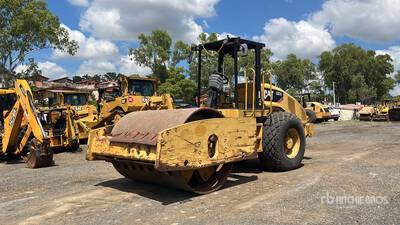 2011 Cat CS74 Rullo vibrante ferro gomma